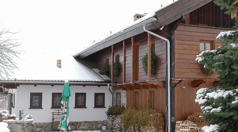 Dom Tyrolski w zimowej aurze
